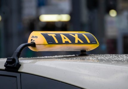 taxi-4720993_640