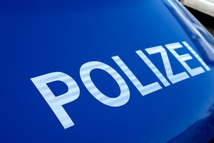 geparktes Polizeiauto in der Innenstadt von Magdeburg